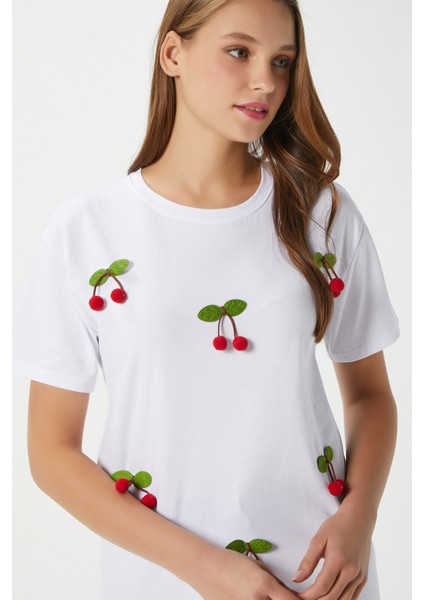 Kadın Chery Beyaz Kiraz Dikişli T-Shirt fırsatları