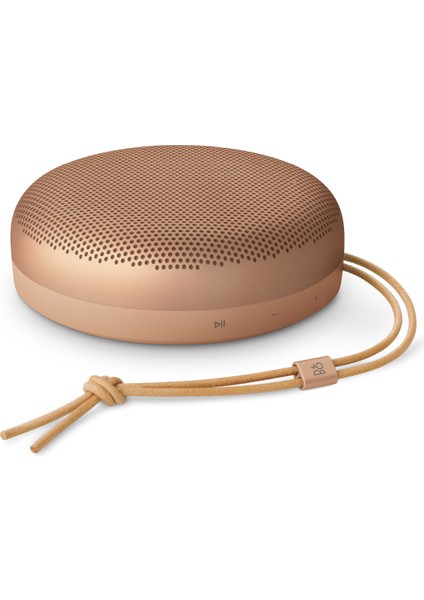 Beosound A1 3. Nesil Geniş Açılı Ses, Yüksek Bas, IP67 Su Geçirmez, 24 Saat Pil Ömrü, Dahili Mikrofonlu Taşınabilir Bluetooth Hoparlör – Bal Rengi