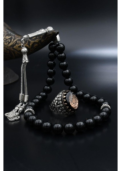 Doğal Oniks Taşlı Tesbih ve 925 Ayar Gümüş Yüzük Sıkma Kehribar Taşlı Hz. Süleyman Mührü 902062 fiyatları