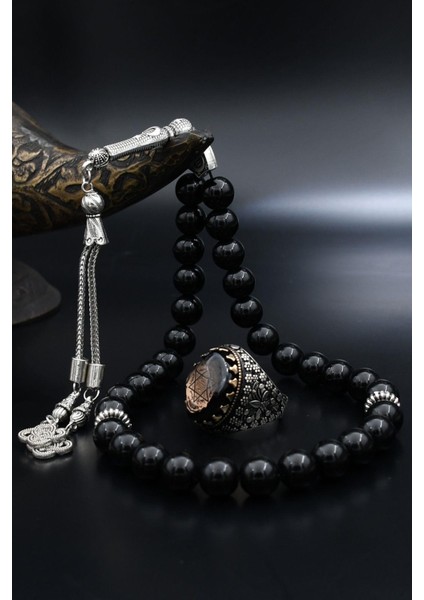 Doğal Oniks Taşlı Tesbih ve 925 Ayar Gümüş Yüzük Sıkma Kehribar Taşlı Hz. Süleyman Mührü 902062 fırsatları