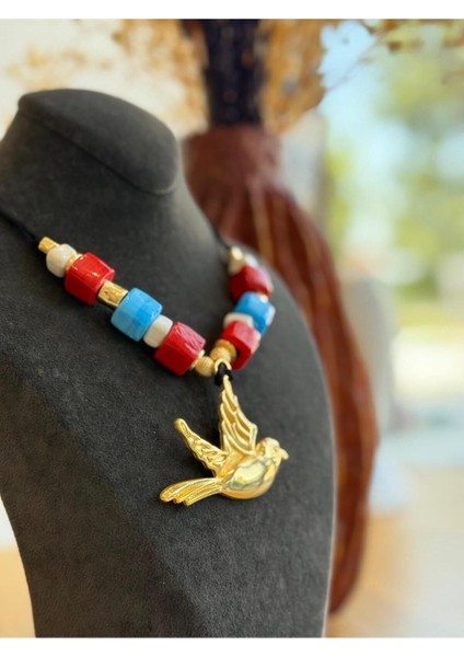 Kırmızı Mavi Cam Boncuk Kuş Kolye modelleri