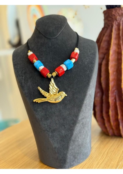 Kırmızı Mavi Cam Boncuk Kuş Kolye