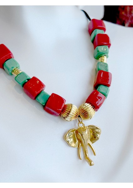 Kırmızı Yeşil Cam Boncuk Fil Detaylı Kolye fiyatları