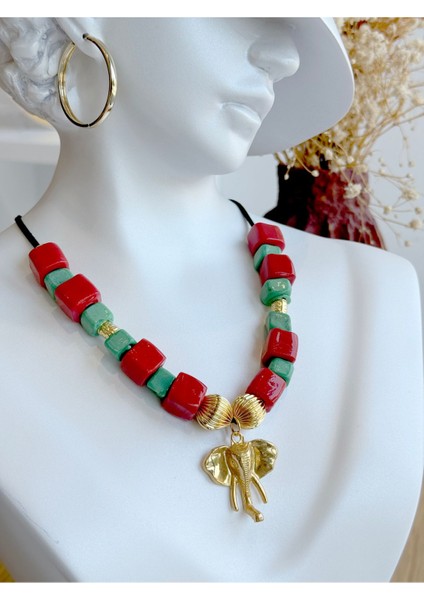 Kırmızı Yeşil Cam Boncuk Fil Detaylı Kolye