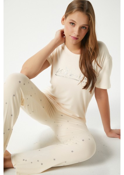 Kadın Kindness Yumuşak Doku Tereyağ Sarısı Yıldız Desen Bisiklet Yaka Kısa Kollu Alt Üst Pijama Takımı