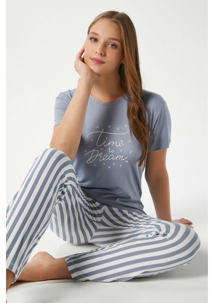 Kadın Time Yumuşak Doku Gri Çizgili Bisiklet Yaka Kısa Kollu Alt Üst Pijama Takımı modelleri