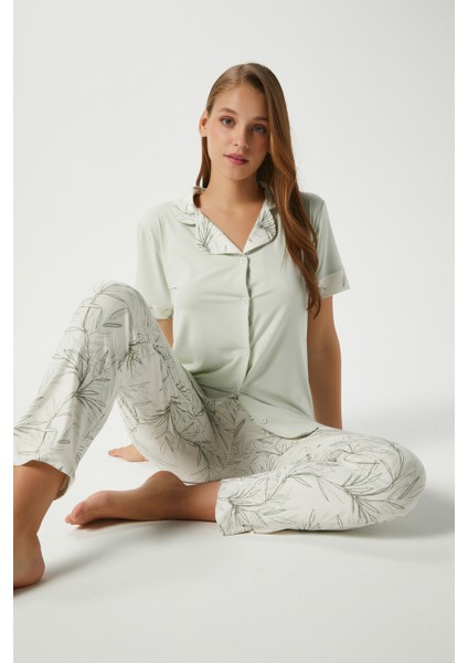 Kadın Andra Yeşil Dal Desen Ön Düğmeli Kısa Kol Alt Üst Pijama Takımı