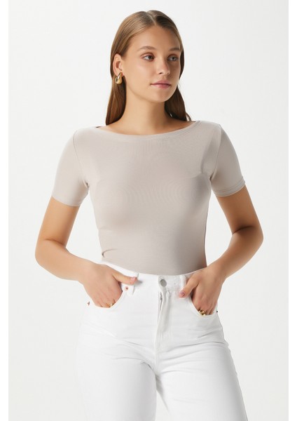 Kadın Velvet Kayık Yaka Lux Touch Yumuşak Doku Kısa Kol Bej Bluz fırsatları