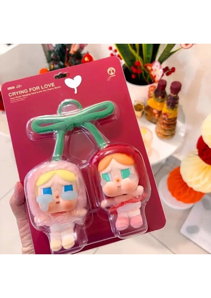 Crybaby For Love Serisi Vinil Yüz Bebek Asma Kart Sevimli Kiraz Çok Figürler Anahtarlık Kolye Hediyesi 1: 1 Yüksek Kalite Kol: A1 (Yurt Dışından)