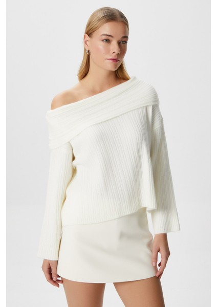 Kadın Perla Krem Yumuşak Dokulu Kazak fırsatları