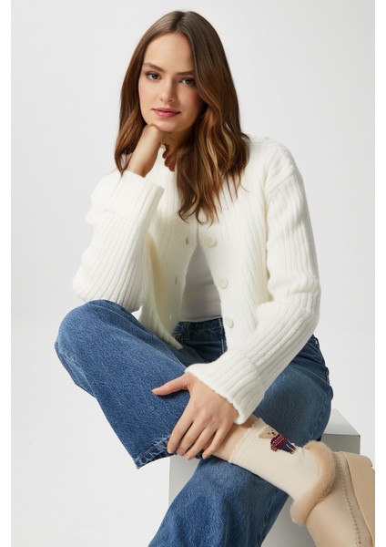 Kadın Wendy Yumuşak Doku Dik Yaka Ekru Triko Hırka