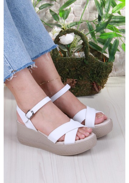 05-7008 Soft Rahat Toka Detaylı Dolgu Taban Çapraz Bant Kadın Sandalet