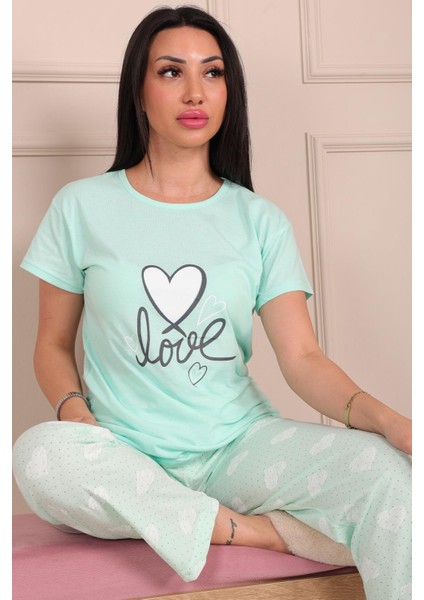 Kadın Love Sloganlı ve Baskılı Bisiklet Yaka Kısa Kol Altı Uzun Penye Pijama Takımı fırsatları