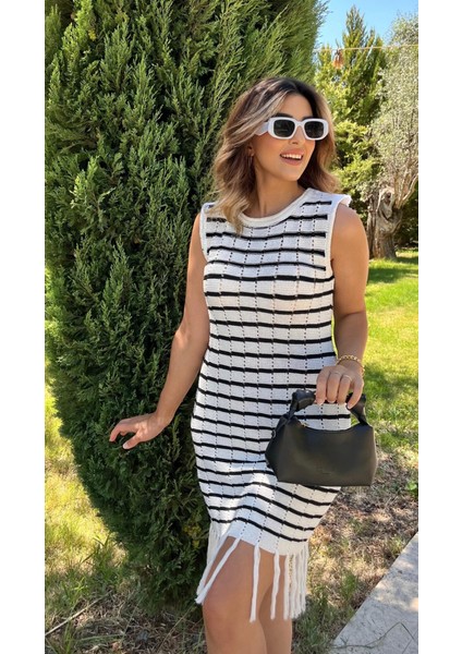 Kadın Kolsuz V Yaka Eteği Püsküllü Çizgi Desen Triko Elbise indirimleri
