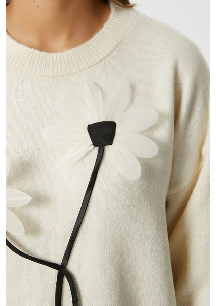 Kadın Miranda Çiçek Detay Ekru Triko Kazak fiyatları