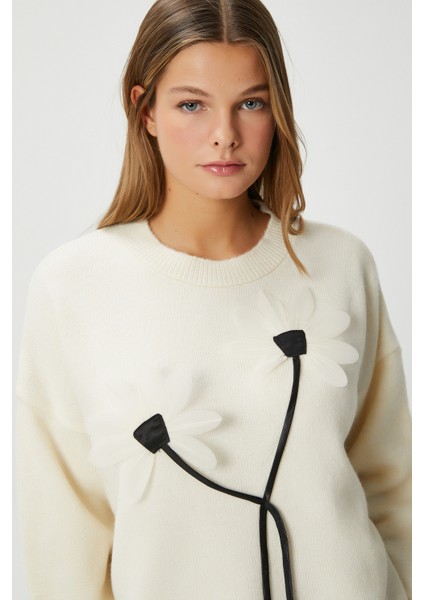 Kadın Miranda Çiçek Detay Ekru Triko Kazak modelleri