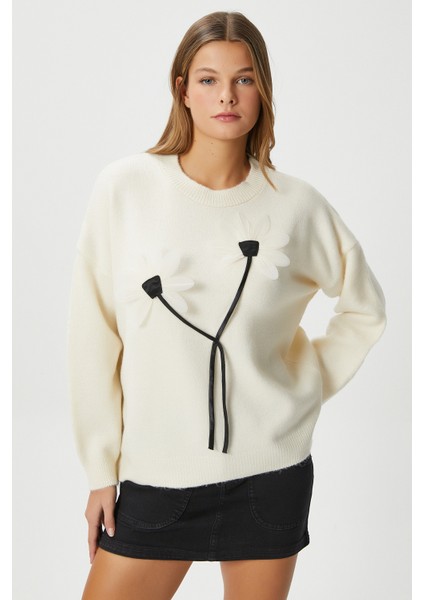 Kadın Miranda Çiçek Detay Ekru Triko Kazak fırsatları