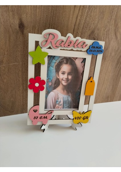 Çerçeve Yeni Doğan Bebek Resim Için Kız/erkek Göre Hazırlanacak modelleri