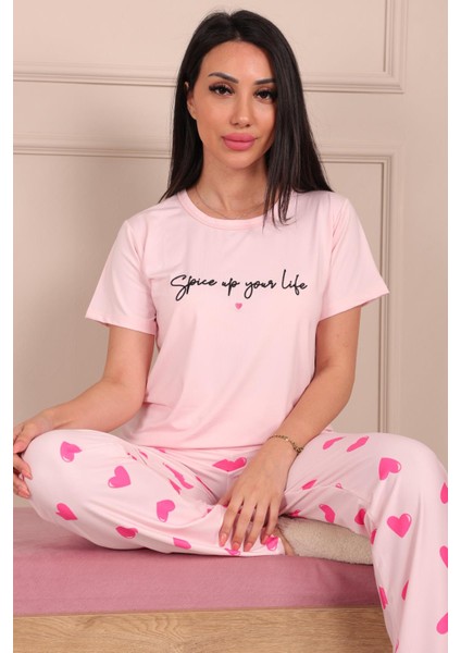Kadın Sloganlı ve Kalp Desenli Bisiklet Yaka Kısa Kol Altı Uzun Pijama Takımı Pembe fiyatları