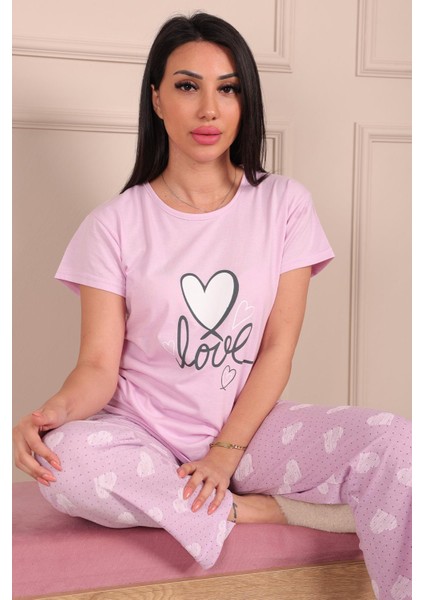 Kadın Love Sloganlı ve Baskılı Bisiklet Yaka Kısa Kol Altı Uzun Penye Pijama Takımı fırsatları