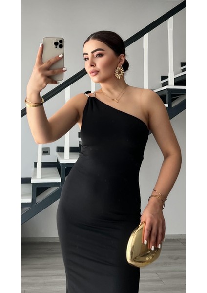 Siyah Aksesuar Detaylı Tek Omuz Yırtmaçlı Elbise fiyatları