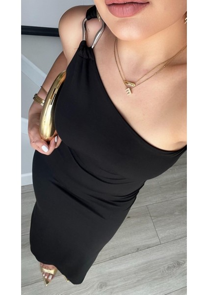 Siyah Aksesuar Detaylı Tek Omuz Yırtmaçlı Elbise fırsatları