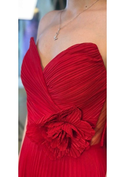 Kırmızı Straplez Yaka Çiçek Detaylı Kloş Etekli Tül Uzun Abiye Elbise 11003 fırsatları