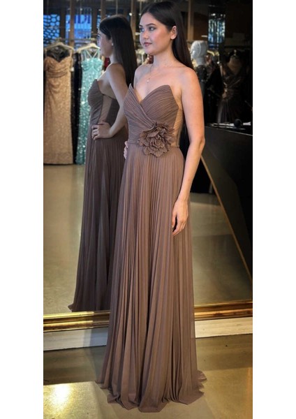 Kahverengi Straplez Yaka Çiçek Detaylı Kloş Etekli Tül Uzun Abiye Elbise 11003 fiyatları