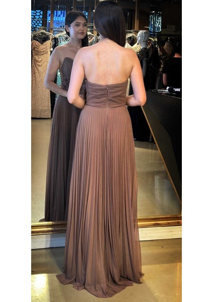 Kahverengi Straplez Yaka Çiçek Detaylı Kloş Etekli Tül Uzun Abiye Elbise 11003 indirimleri