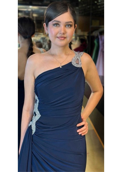 Lacivert Tek Omuzlu Taş Detaylı Yırtmaçlı Anvelop Etekli Likralı Uzun Abiye Elbise 7414 modelleri