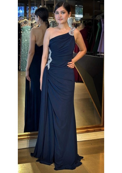 Lacivert Tek Omuzlu Taş Detaylı Yırtmaçlı Anvelop Etekli Likralı Uzun Abiye Elbise 7414