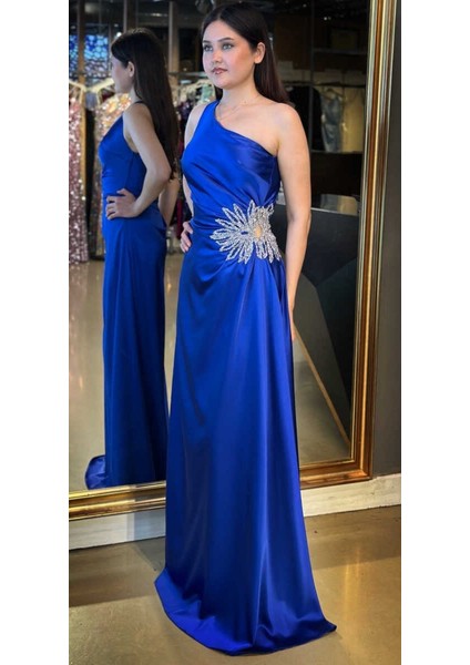 Saks Tek Omuzlu Taş Detaylı Düz Kesim Saten Uzun Abiye Elbise 7684 fiyatları