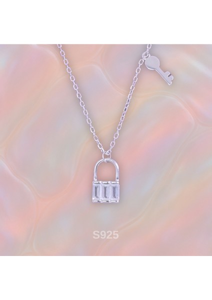 Asma Kilit Gümüş Kolye – 925 Ayar Gümüş – Minimal Tasarım - Kalbimin Anahtarı Sensin