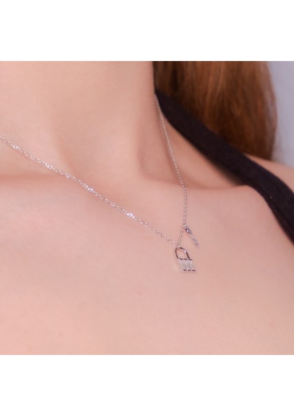 Asma Kilit Gümüş Kolye – 925 Ayar Gümüş – Minimal Tasarım - Kalbimin Anahtarı Sensin fiyatları