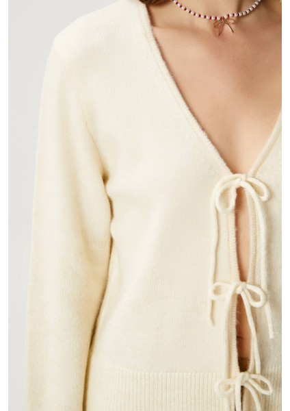 Kadın Tena Bağcıklı Krem Triko Hırka fırsatları