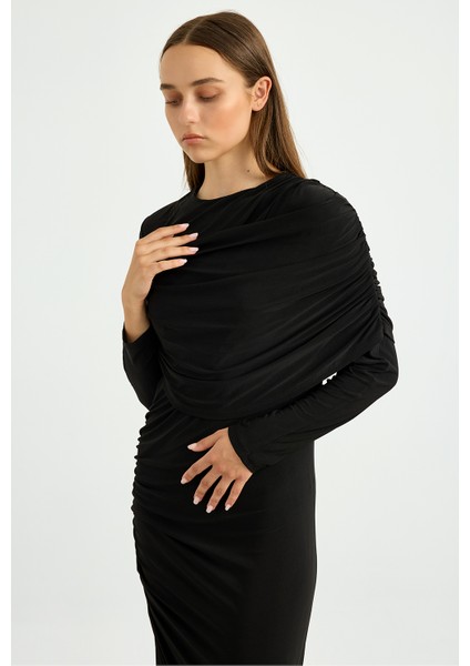 Siyah Omuz Detaylı Drape Elbise
