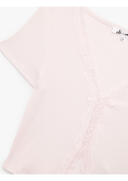 Slim Fit Kısa Kollu Dantelli Pamuklu V Yaka Tişört modelleri