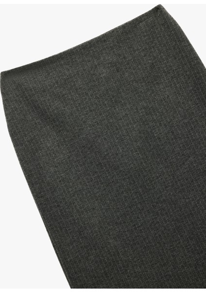 Parıltılı Metalik Iplik Detaylı Slim Fit Yırtmaç Detaylı Midi Boy Kalem Etek