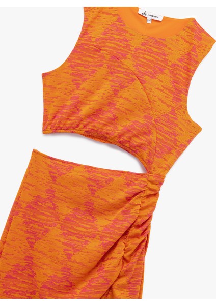 Asimetrik Pencere Detaylı Kolsuz Bisiklet Yaka Desenli Elbise indirimleri