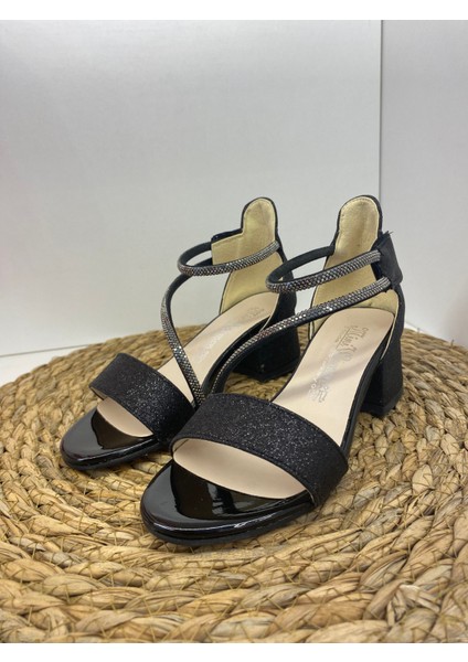 Siyah Simli Topuklu Ayakkabı
