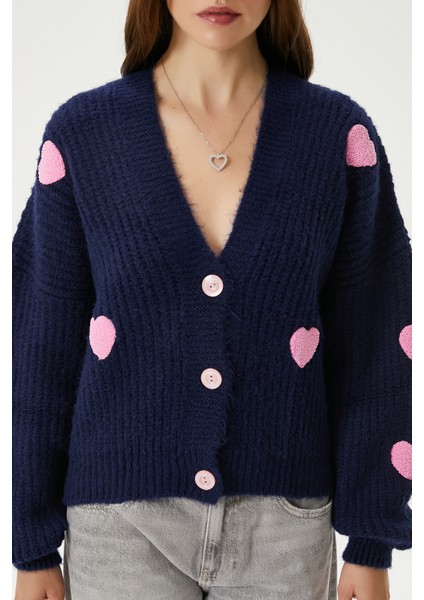 Kadın Cozy Lacivert Pembe Kalp Nakışlı Triko Hırka fiyatları