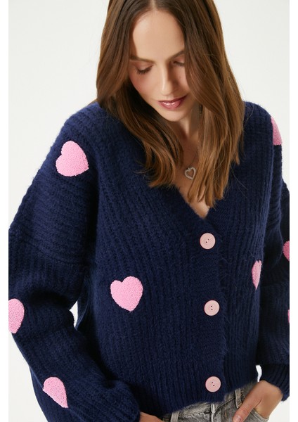 Kadın Cozy Lacivert Pembe Kalp Nakışlı Triko Hırka fırsatları