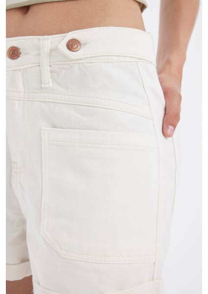 Mom Fit Yüksek Bel Katlamalı Paça Jean Şort D4585AX24HS indirimleri