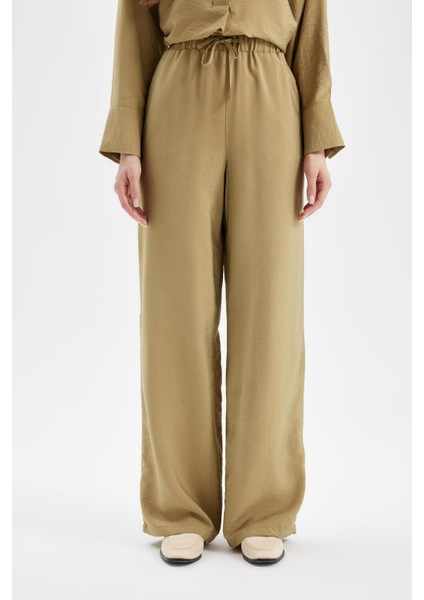 Wide Leg Geniş Bol Paça Beli Lastikli Bağcıklı Basic Düz Pantolon D4148AX24AU modelleri