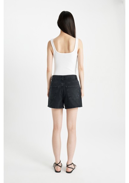 Mom Fit Yüksek Bel Dar Paça Jean Şort