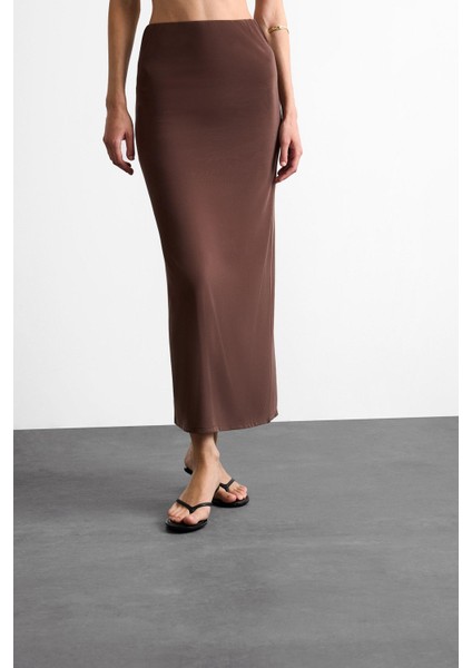 Slim Fit Dar Kesim Yırtmaçlı Midi Etek F8335AX25SM fırsatları