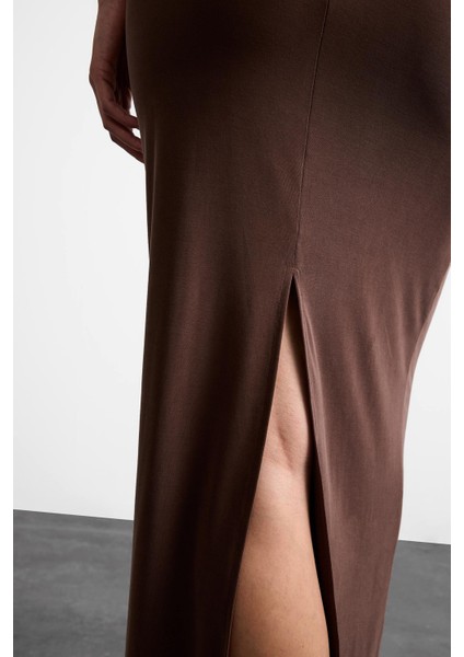 Slim Fit Dar Kesim Yırtmaçlı Midi Etek F8335AX25SM indirimleri