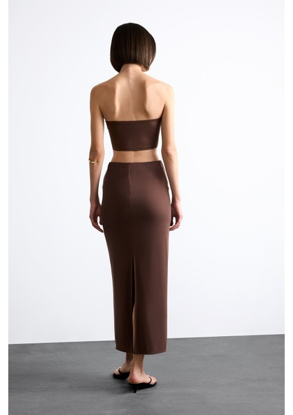 Slim Fit Dar Kesim Yırtmaçlı Midi Etek F8335AX25SM