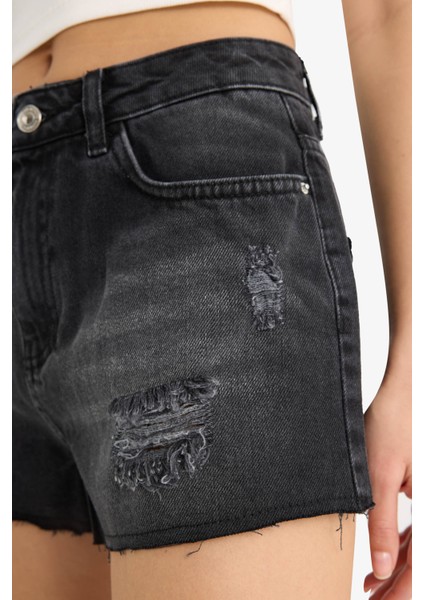 Yüksek Bel Paça Ucu Kesik Jean Şort