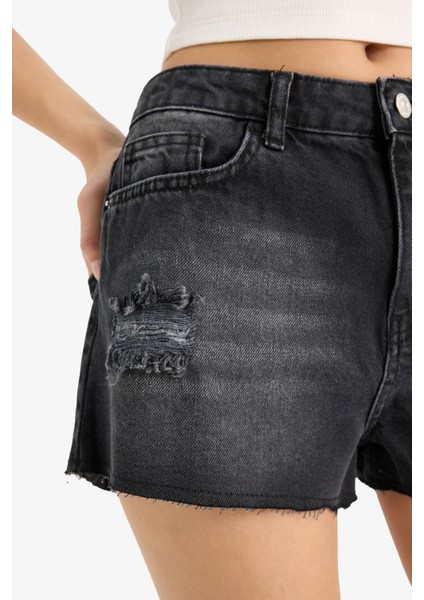 Yüksek Bel Paça Ucu Kesik Jean Şort